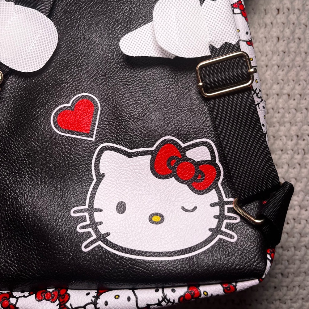 Hello Kitty Mini Backpack - Picture 3 of 8
